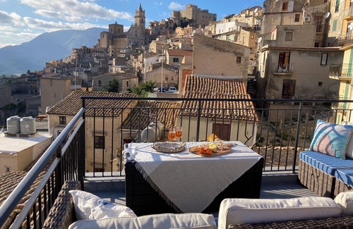 Caccamo House | Spectacular rooftop views, 15 minutes to the Mediterranean