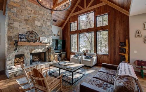 Lincoln Ski Chalet | Spectacular Ski In Hideaway Hot Tub - Views - Bbq