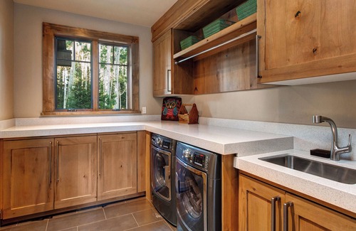 Park City House | SPECTACULAR SKI-IN/OUT HOME - 7 BDRMS, HOT TUB, SAUNA, THEATRE, GAME ROOM