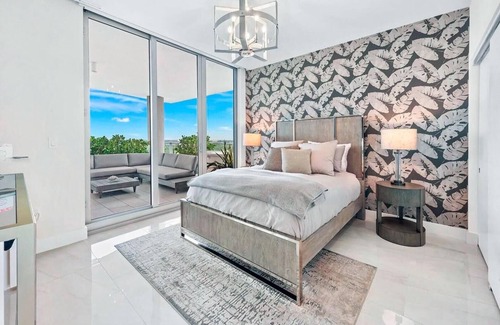 Central Fort Lauderdale Apartment | Spectacular Skyline and Ocean Views from Luxurious Flow-Through Penthouse