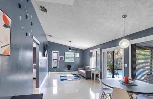 Margate House | Spectacular stylish 4-bedroom home with pool, large screened patio, lake view.