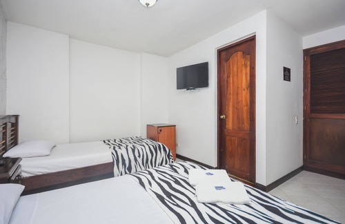 Estadio Hotel | Spectacular triple room with air, wifi and hot water in Laureles-Estadio-Medellin