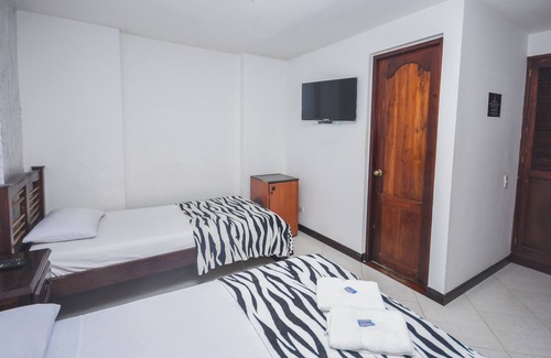Estadio Hotel | Spectacular triple room with air, wifi and hot water in Laureles-Estadio-Medellin