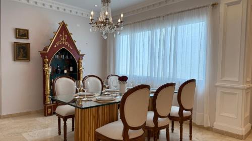 Urbanizacion Eliana Villa | Spectacular Villa Near Walled City