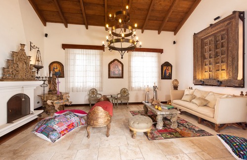 Antigua Guatemala House | Spectacular views, heated pool, sauna, home gym, Netflix, BBQ Grill, 6 bedrooms