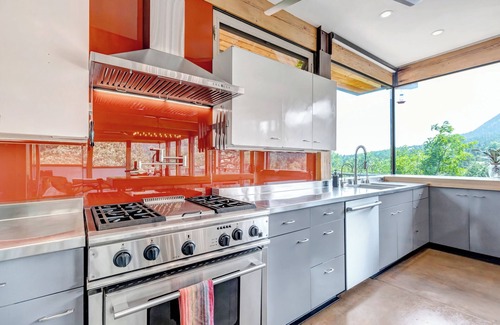 Cheyenne Canyon House | Spectacular Views - Stunning Modern Broadmoor Home