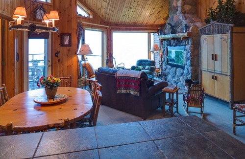 Two Harbors House | Spectacular Views - A Mere 80' From Beautiful Lake Superior Shoreline