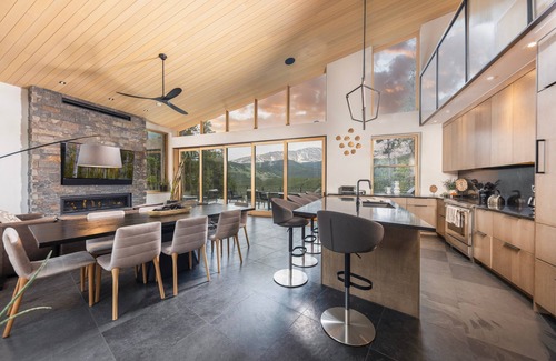 Blue River House | Spectacular Views, Close to town, Mountain Modern elegance and entertaining!