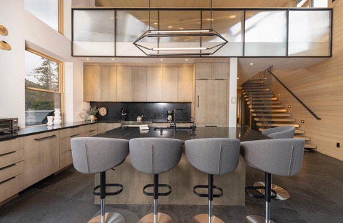 Blue River House | Spectacular Views, Close to town, Mountain Modern elegance and entertaining!