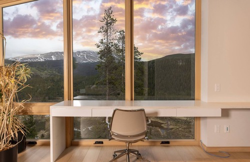 Blue River House | Spectacular Views, Close to town, Mountain Modern elegance and entertaining!