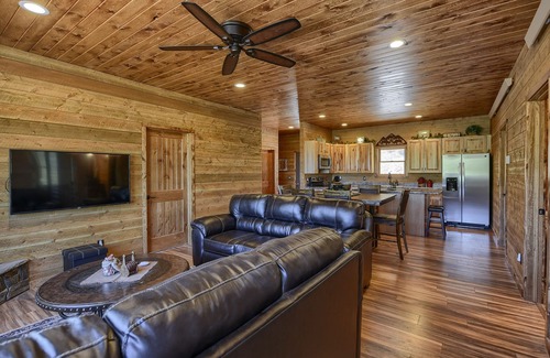 Deadwood Cabin | Spectacular Views From This Newly Built 3BR Hilltop Home outside Deadwood