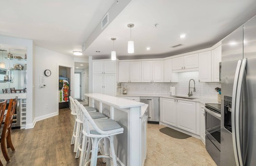 Morehead City Condo | Spectacular Views, Jacuzzi, Gym, and walk to the Beach!