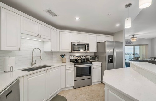 Morehead City Condo | Spectacular Views, Jacuzzi, Gym, and walk to the Beach!