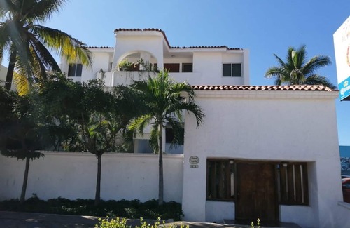 Manzanillo Apartment | SPECTACULAR VIEWS! Oceanfront condo with all you need for your vacations!