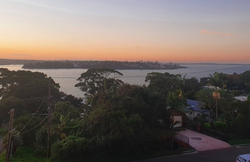 Bundeena Apartment | Spectacular views of river, National Park, beaches and city skyline