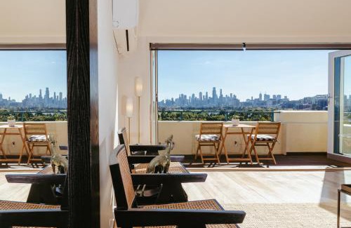 St Kilda Apartment | Spectacular views over Albert Park
