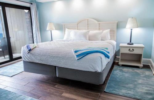 Litchfield by the Sea Villa | Spectacular Views & Comfortable Oceanfront 2 Bdrm