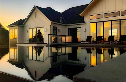 Washougal House | Spectacular Views With Infinity Pool