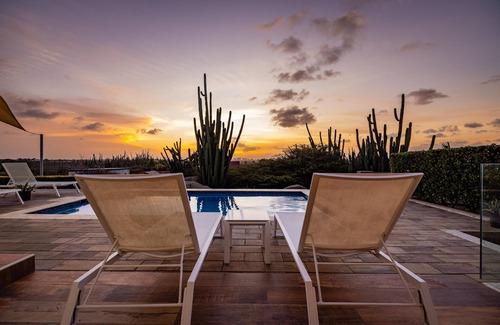 Alto Vista Villa | Spectacular Villa Bella Luna, Island and Ocean View, near beaches, sleeps 6.