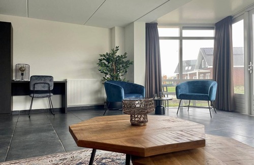 Medemblik House | Spectacular villa by the lake