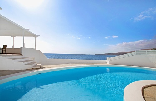 Playa Quemada Villa | Spectacular Villa el Pescador with Wi-Fi, Terraces and Pool