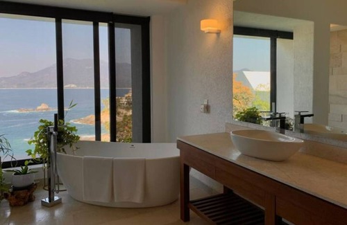 Manzanillo Villa | Spectacular Villa facing the Pacific Ocean