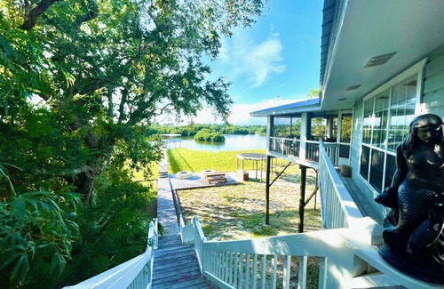 Cedar Key House | Spectacular Waterfront Property at Cloud 9!