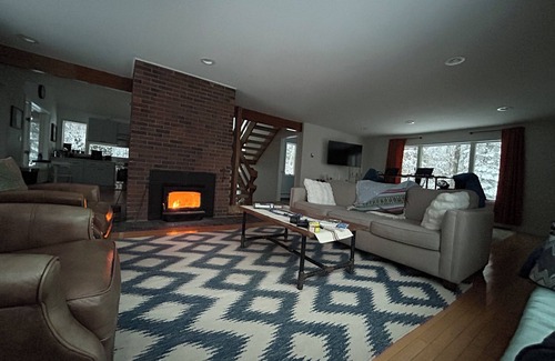 Plymouth House | Spectacular White Mountains Getaway – Ski House with Breathtaking Views