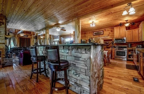 Chickamauga Cabin | Spectacular Winter Views! Add Aux.or Carriage house FREE for Nov-March 26 Dates!