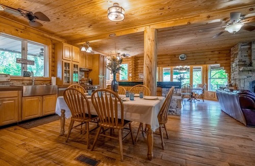 Chickamauga Cabin | Spectacular Winter Views! Add Aux.or Carriage house FREE for Nov-March 26 Dates!
