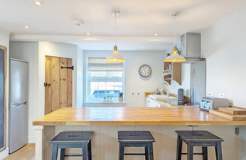 Birdham Cottage | Spence Cottage, Birdham - a cottage that sleeps 5 guests in 2 bedrooms