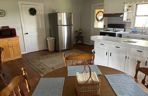 Monroe City Other | SPENCER FAMILY FARMHOUSE, minutes from Indian Creek Marina on Mark Twain Lake.