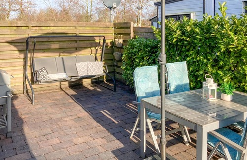 Workum House | Spend a wonderful vacation in the inviting vacation home near the beach.