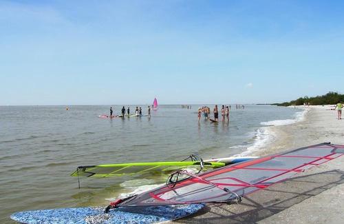 Workum House | Spend a wonderful vacation in the inviting vacation home near the beach.