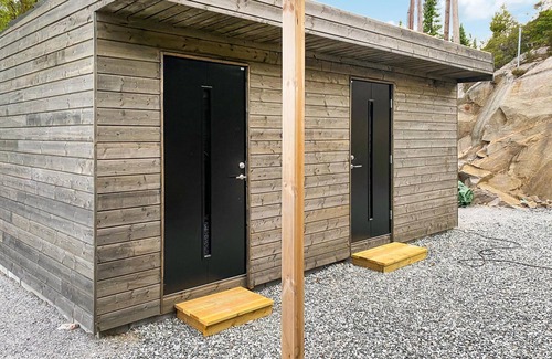 Loddefjord House | Spend an unforgettable vacation in this comfortable vacation home with sea view.