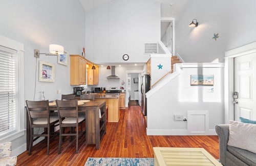 Port St. Joe House | Spend Fall by the Beach! Gulf Views! Short Walk to Beach! Dog-Friendly!