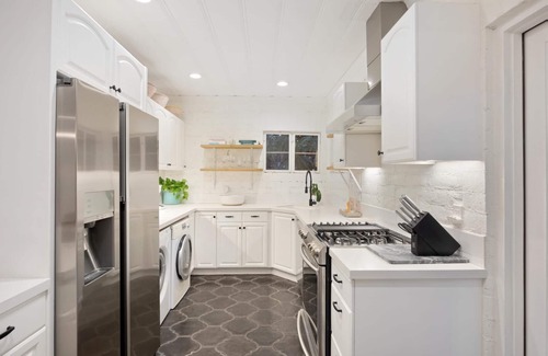 Tahquitz River Estates House | Spend Fall in Palm Springs! A Charming Bungalow with Private Pool and Green Space!