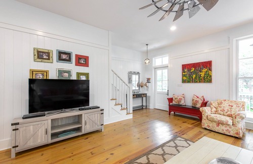 Forest District House | Spend Fall with Us! Low-Speed Vehicle! Newly Renovated! Outdoor Grill!