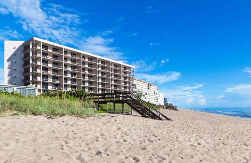 Hutchinson Island South Resort | Spend New Years on the Beach 12/28/2024 - 01/04/2025