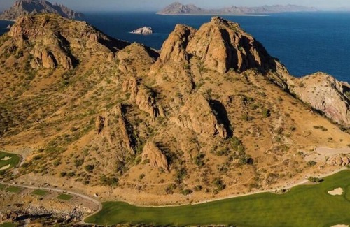Loreto House | Spend Thanksgiving Weekend with your family at this gorgeous resort in Baja!