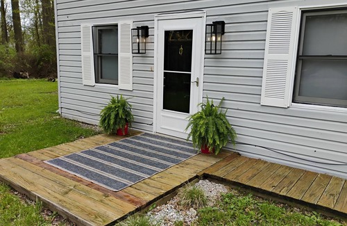 Wayland Cottage | Spend Thanksgiving with us or Relax and have your relatives stay here!