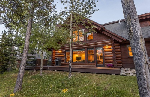 Powder Ridge Cabin | Spend the Holidays in Big Sky! Ski-in, Ski-out Mountain Cabin with Hot Tub!
