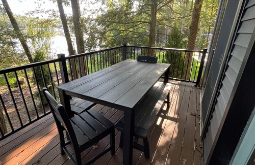 Drums Cabin | Spend time making cherished memories at this gorgeous 5-bedroom LAKEFRONT Lodge!