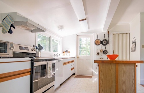 Eagles Mere Cottage | Spend time watching the deer at "Cook's Cottage" in Eagles Mere