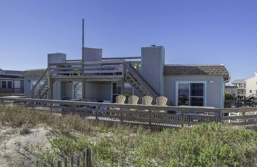 South Nags Head Cottage | Spend your Holidays on the OBX Oceanfront! Location!Location, Location.