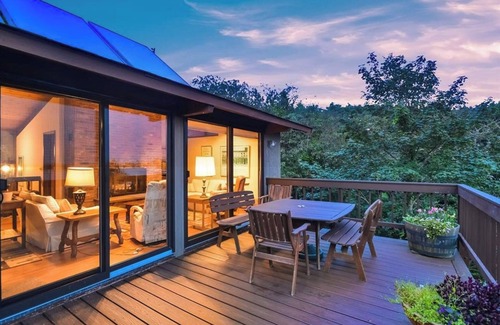 South Kingstown House | Spend your vacation at this relaxing waterfront retreat on Green Hill Pond.