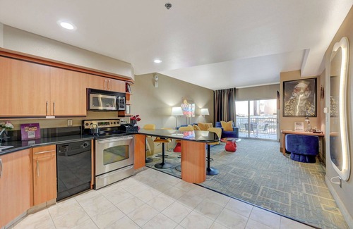 Las Vegas Apartment | Sphere in 4K - Vintage Vegas Condo with Sphere and Strip Views!