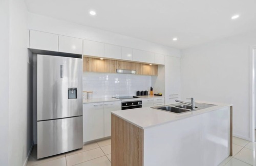 Broadbeach Waters Apartment | Spice 2 Bedroom Summa