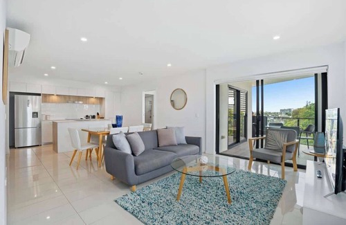 Broadbeach Waters Apartment | Spice 2 Bedroom Summa