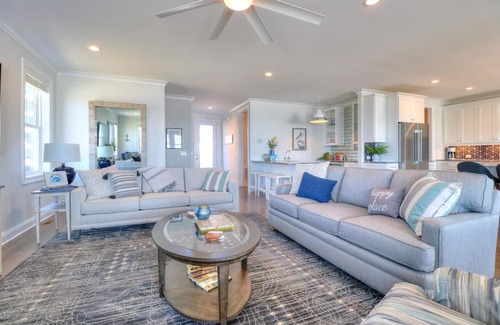 Wilmington Beach House | ☀️Spice Island-7BR Oceanfront-Saltwater Pool-Private Beach Access☀️